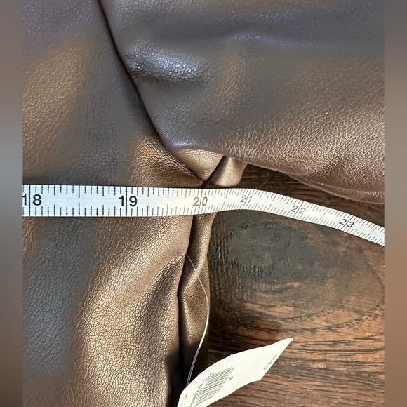 Old Navy Faux Leather Women's
Brown Puffer Jacket NWT SM CHOCOLATE SOFT cropped - Picture 10 of 15